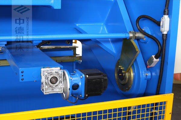 ZDSK-1632剪闆機後檔料結構,平行度高,并采用國内一流品牌軸承,耐磨抗壓壽命長.jpg ZDSK-1632剪闆機後檔料結構,平行度高,并采用國内一流品牌軸承,耐磨抗壓壽命長.jpg