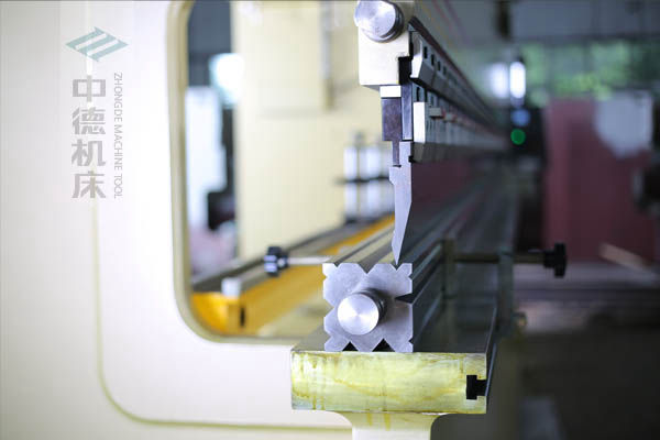 ZDP-20050采用标準上下模具2.jpg ZDP-20050采用标準上下模具2.jpg