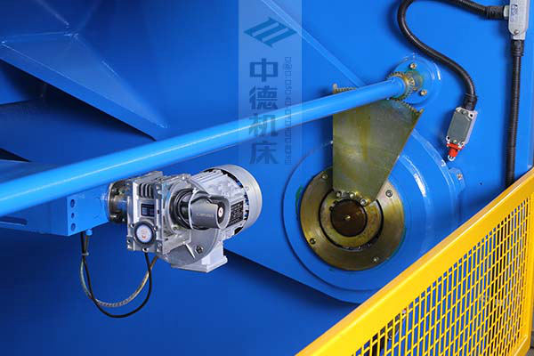 ZDS-432剪闆機後檔料結構,平行度高,并采用國内一流品牌軸承,耐磨抗壓壽命長.jpg ZDS-432剪闆機後檔料結構,平行度高,并采用國内一流品牌軸承,耐磨抗壓壽命長.jpg