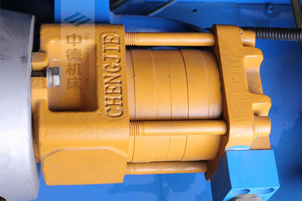 ZDPK-4015采用國内一流品牌電機及油泵,動力強勁,噪音低.jpg ZDPK-4015采用國内一流品牌電機及油泵,動力強勁,噪音低.jpg